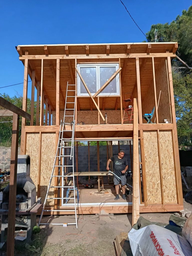 Suivi de construction d’un chalet en kit à Agde, vue du chantier en cours